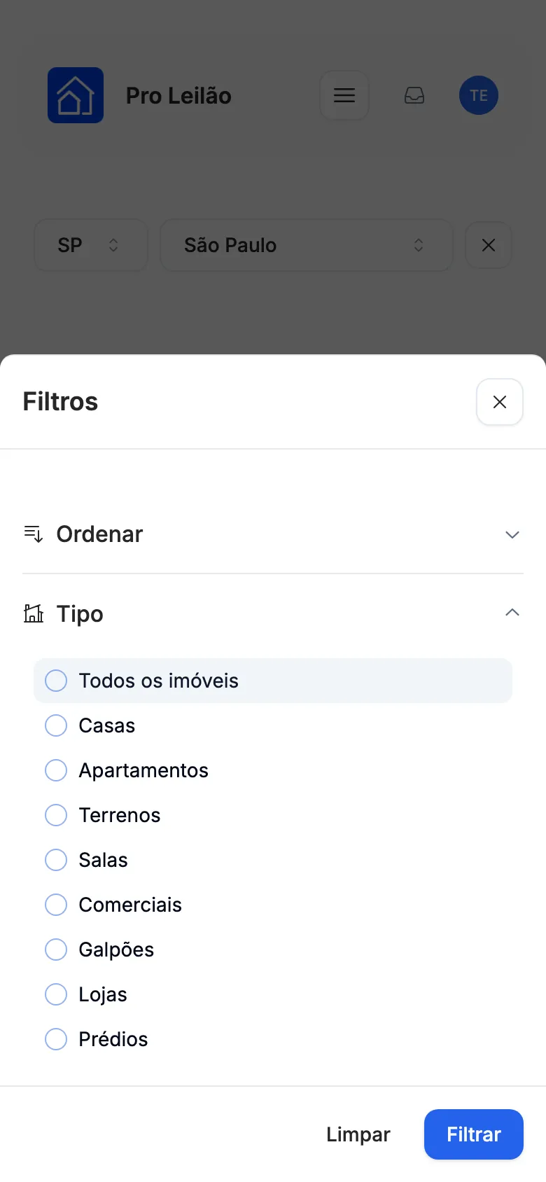 No celular, os filtros abrem numa folha que sobe da parte de baixo da tela.
